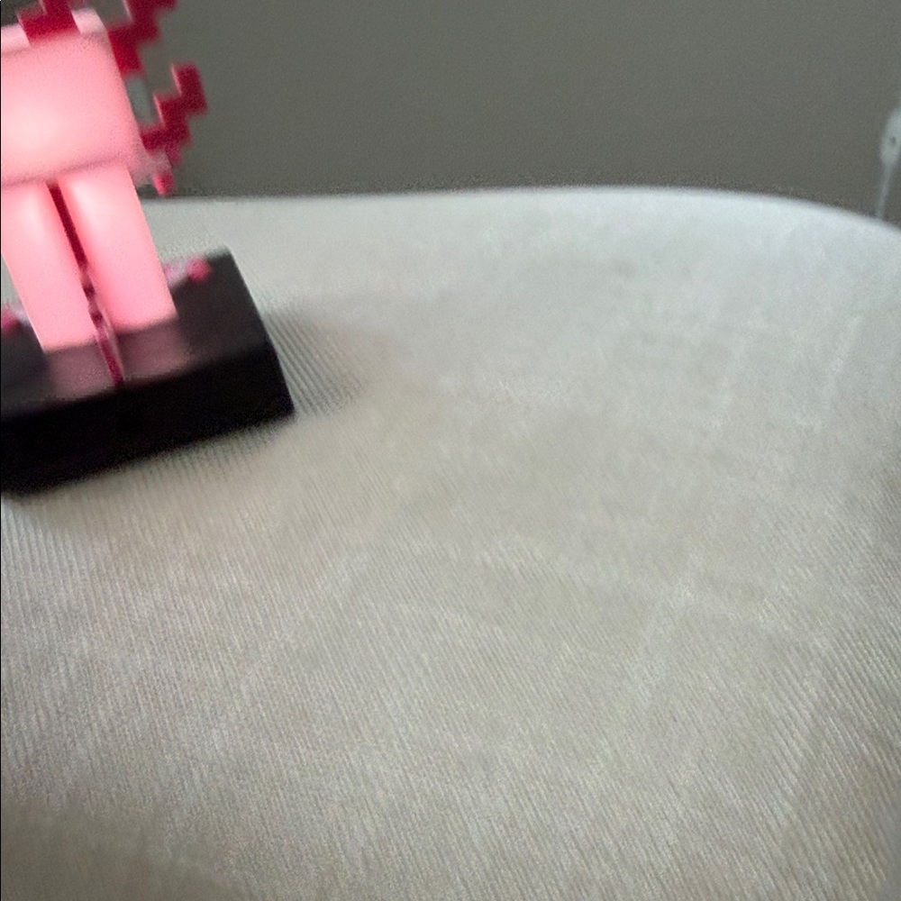Pink Pixel Axolotl LED Light - Picture 2 of 6